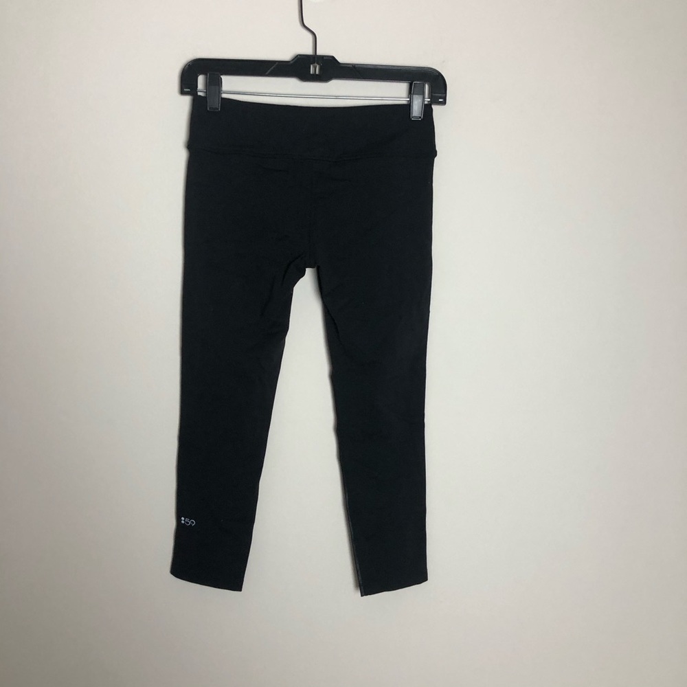 Splits59 Highlight Performance Cropped Capri Leggings - Picture 8 of 9
